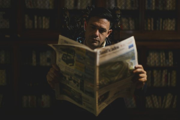 ¿Cómo vestir en capas para eventos al aire libre y mantener un estilo impecable?